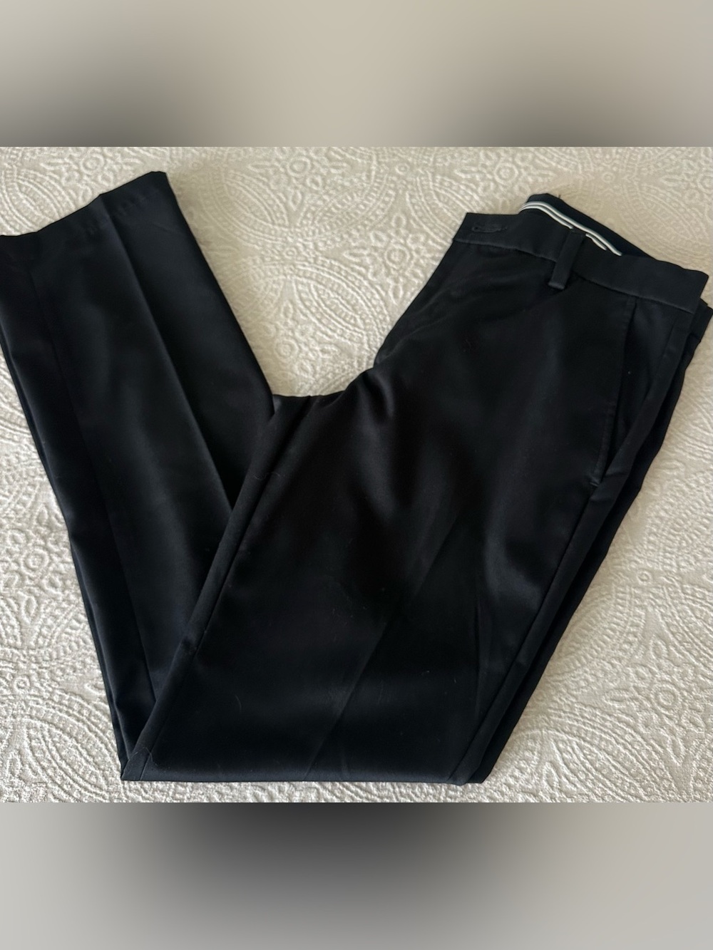 Men’s Amazon Essentials Blacks Slacks  Golf Pants 32x33 Slim Fit
